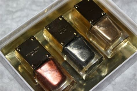 michael kors holiday nail polish set price|3pc Michael Kors Holiday Nail Lacquer Polish Set .